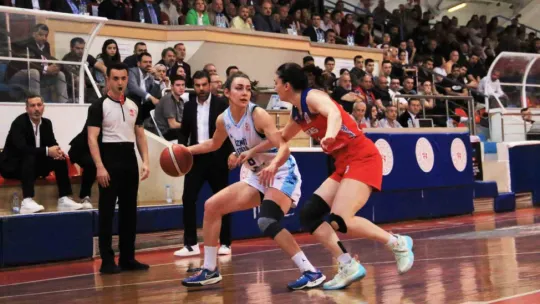 İzmit Belediyespor finale yükseldi