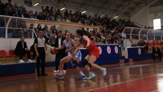 İzmit Belediyespor finale yükseldi