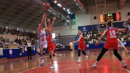 İzmit Belediyespor finale yükseldi