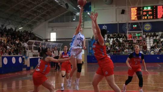 İzmit Belediyespor finale yükseldi