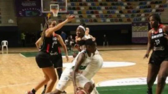 İzmit Belediyespor galip geldi!