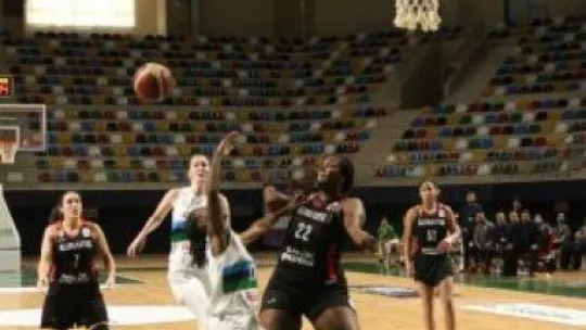 İzmit Belediyespor galip geldi!