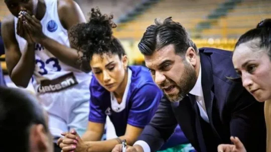 İzmit Belediyespor İzmit'i üzmeye devam ediyor!