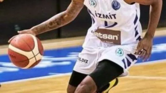 İzmit Belediyespor İzmit'i üzmeye devam ediyor!
