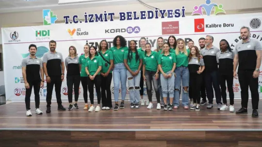 İzmit Belediyespor Kadın Basketbol Takımı'nın yeni kadrosu tanıtıldı