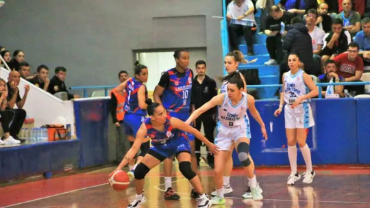 İzmit Belediyespor Süper Lig'e yükseldi