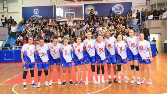 İzmit Belediyespor Süper Lig'e yükseldi