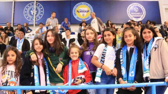 İzmit Belediyespor Süper Lig'e yükseldi