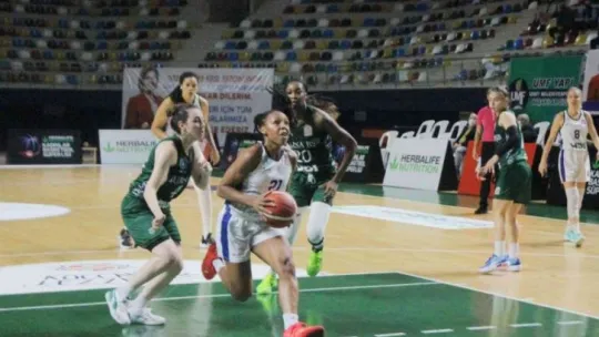 İzmit Belediyespor, yine farklı mağlup oldu!