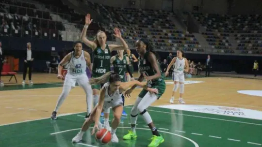 İzmit Belediyespor, yine farklı mağlup oldu!