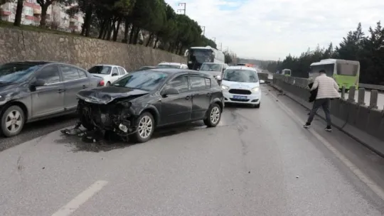 İzmit D-100'de kaza: 1 yaralı