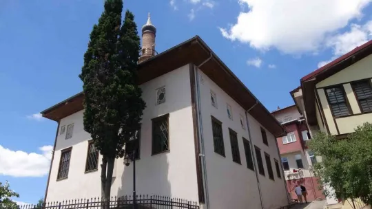 İzmit'in ilk camisi, manevi iklimiyle hayran bırakıyor