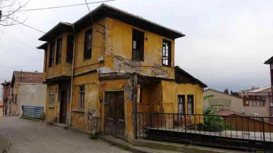 İzmit'in tarihe tanıklık eden evleri bakın ne halde!