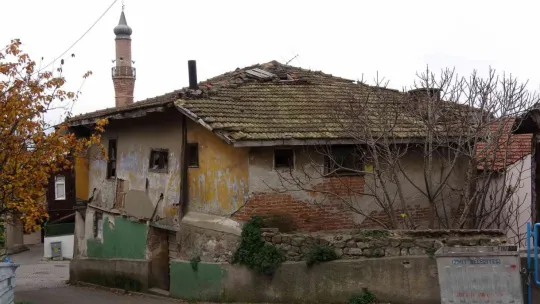 İzmit'in tarihe tanıklık eden evleri bakın ne halde!