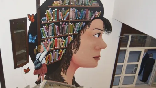 İzmit'in yeni kütüphanesine sanatçı eli değdi