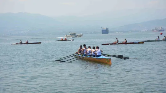 İzmit Körfezi'nde deniz küreği yarışları sona erdi
