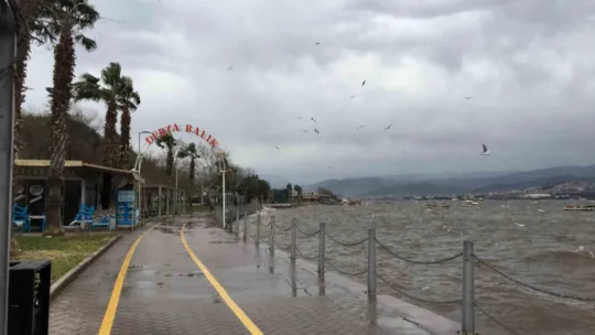 İzmit Körfezi'nde fırtına