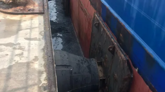 İzmit Körfezi'ni kirleten tanker gemisi deniz uçağı ile tespit edildi