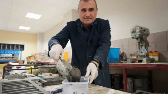 İzmit Körfezi'nin çamuru tuğla ve briket oldu