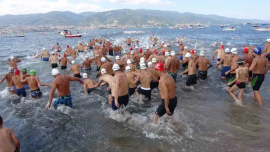 2 bin 650 metre kulaç attılar