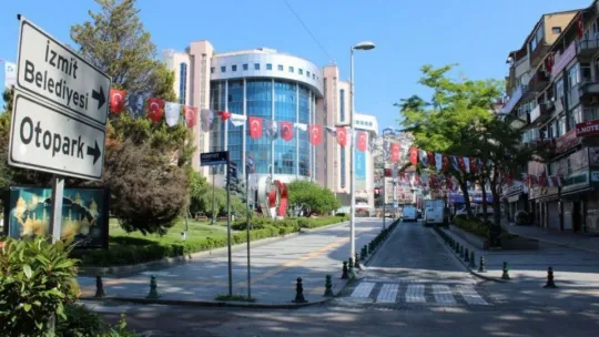 İzmit sokakları tekrar sessizliğe büründü