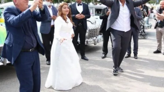 İzmit sokaklarında Roman düğünü coşkusu