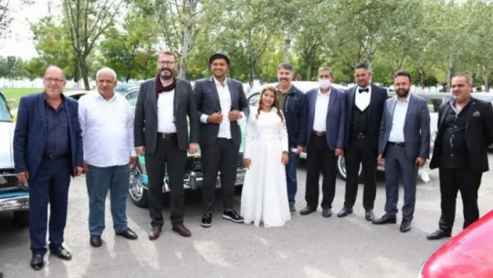 İzmit sokaklarında Roman düğünü coşkusu