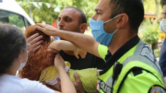 İzmit'te anne ve kızı yaya geçidinde dehşeti yaşadı!
