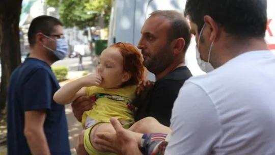 İzmit'te anne ve kızı yaya geçidinde dehşeti yaşadı!