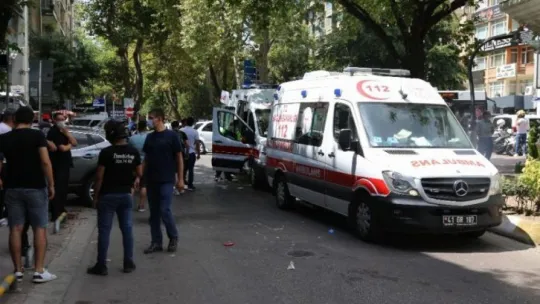 İzmit'te anne ve kızı yaya geçidinde dehşeti yaşadı!