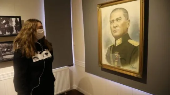 İzmit'te Atatürk evinde anıldı!
