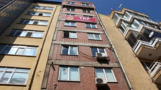 İzmit'te binadan yayılan koku ekipleri harekete geçirdi!
