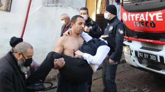 İzmit'te büyük yangın: 2 Yaralı