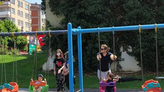 İzmit'te çocuklar günler sonra parkların tadını çıkardı