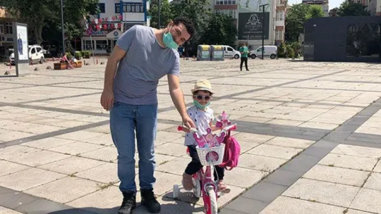 İzmit'te çocuklar günler sonra parkların tadını çıkardı