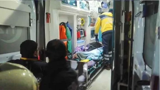 İzmit'te devrilen elektrik sobası binayı yaktı: 1 yaralı