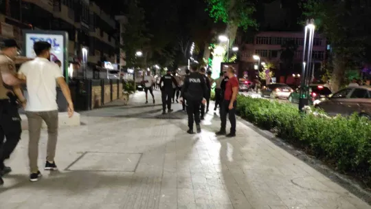 İzmit'te kavga eden gruba biber gazlı müdahale!