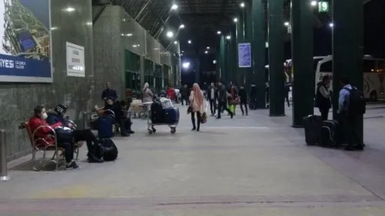 İzmit'te otogarda koronavirüs tatili yoğunluğu!