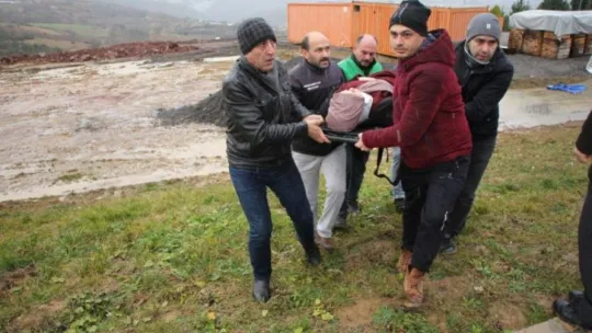 İzmit'te otomobil şarampole devrildi!