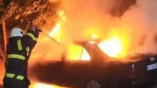 İzmit'te otomobil seyir halindeyken alev alev yandı!