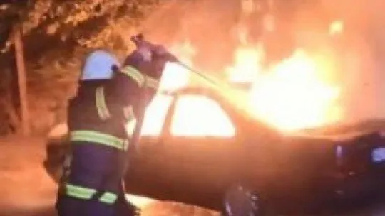 İzmit'te otomobil seyir halindeyken alev alev yandı!
