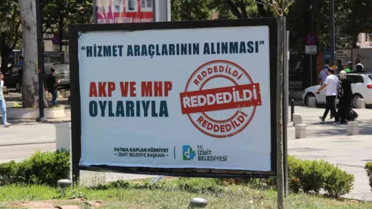 İzmit'te pankart tartışması