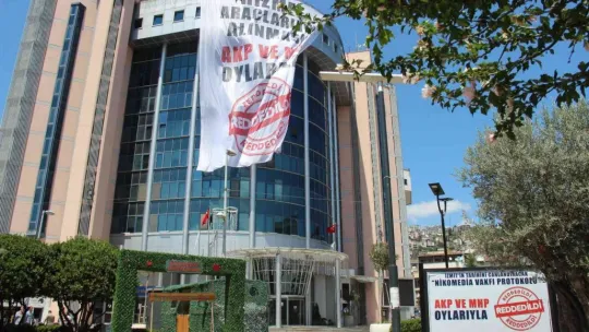 İzmit'te pankart tartışması