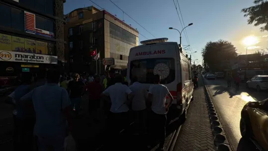İzmit'te tramvayın çarptığı bir kişi hayatını kaybetti