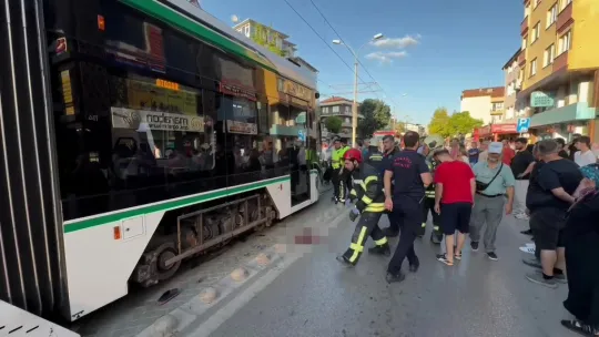 İzmit'te tramvayın çarptığı bir kişi hayatını kaybetti