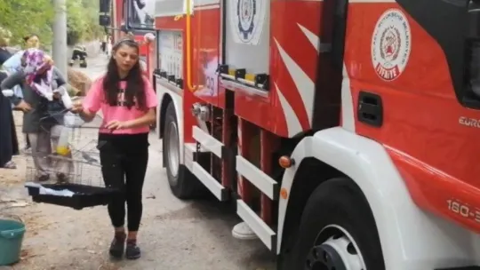 İzmit'te yoldan atılan izmarit evin çatısını küle çevirdi!
