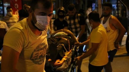 İzmit'te yolun karşısına geçmek isterken minibüs çarptı!