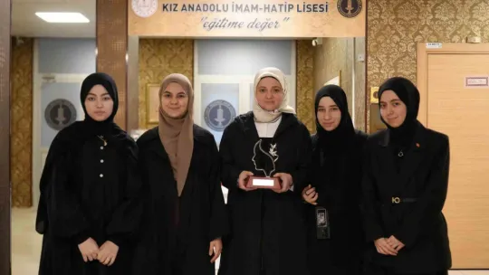 İzmitli kız öğrenciler dünya ikincisi oldu