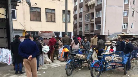 İzmit'te yapılan odun yardımı, yarım saatte tükendi!