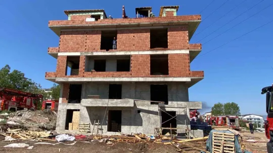 İzolasyon çalışması sırasında çatı alevlere teslim oldu